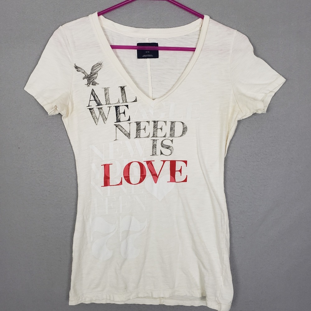 Y2K American Eagle M‎ All We Need Is Love Graphic Tee Shirt White V-Neck Cotton